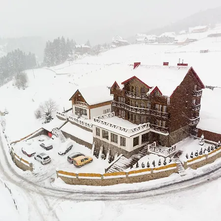 Svoi Hotel *
