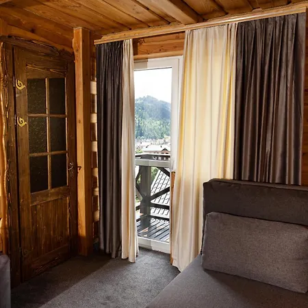 Svoi Hotel Palyanytsya