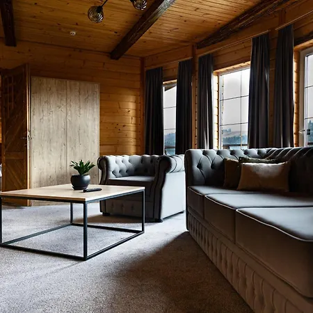 Svoi Hotel *