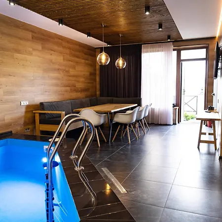 Hotell Svoi Paljanyjtsja